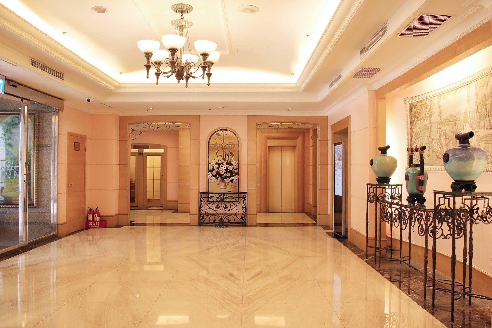 Hotel Capital Arena 3*